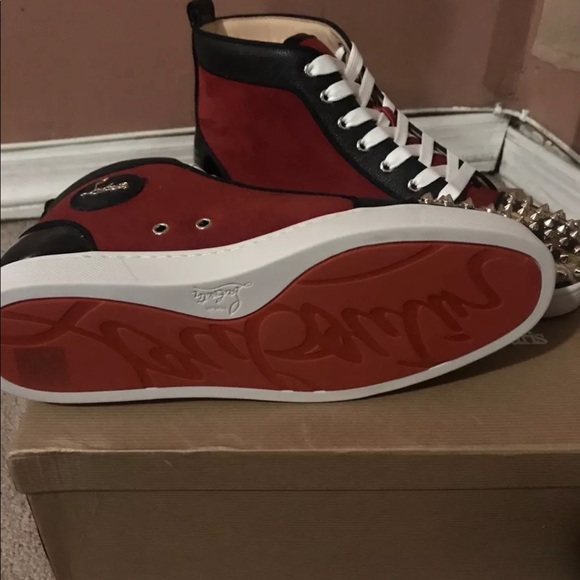 Comment below up to a size 15 - Picture 2 of 4